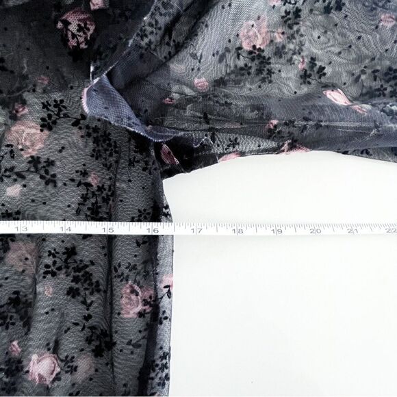 Suzy Shier Floral Blouse Sheer Black Flocked Ruffled Elastic Cuff Women's S - Picture 7 of 9